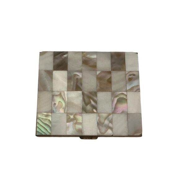 Vintage Mother of Pearl Compact with Mirror – Art Deco Vanity Accessory - Picture 2 of 6